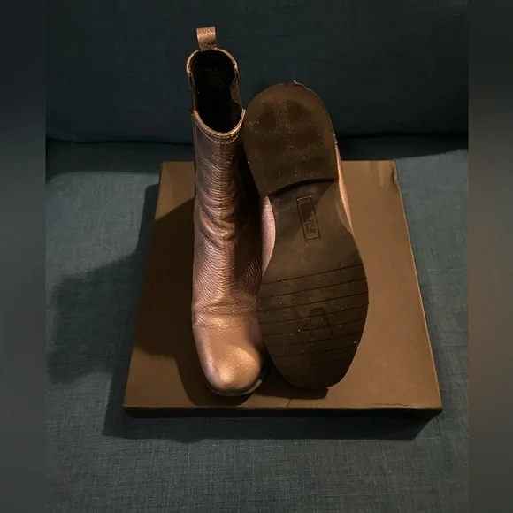 Kenneth Cole metallic ankle boots in size 8.5. - Picture 7 of 12